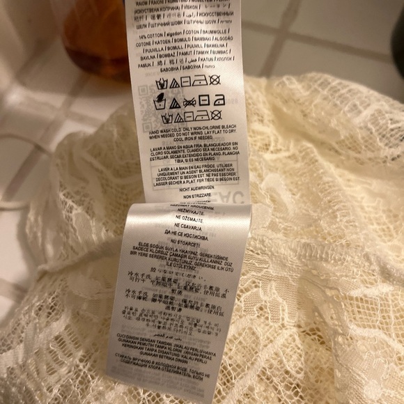 Guess sz L, sheer lace, tie up top/blouse. - Picture 11 of 13